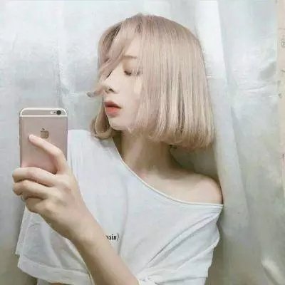 闪耀的她
